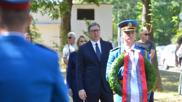 ВУЧИЋ: Не одговара им што водимо своју, а не њихову политику ВУЧИЋ: Не одговара им што водимо своју, а не њихову политику
