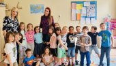 ВОДЕ ХОР СЛАВУЈЧИЋИ, ПРЕДАЈУ У ДИЈАСПОРИ: Новине у раду сестара Гобовић, које негују традицију и музику Балкана