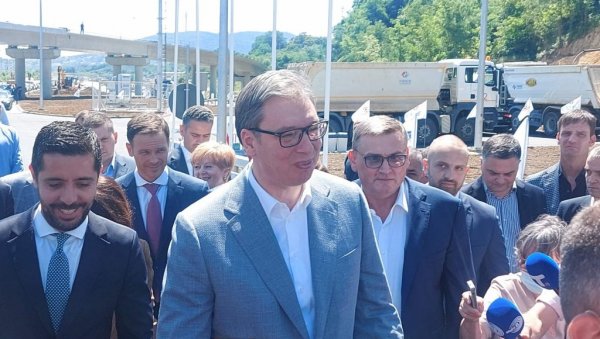 ВУЧИЋ НА ОТВАРАЊУ ДЕОНИЦЕ ОРЛОВАЧА—СТРАЖЕВИЦА: Од 18 сати ће бити пуштена у саобраћај (ФОТО/ВИДЕО) ВУЧИЋ НА ОТВАРАЊУ ДЕОНИЦЕ ОРЛОВАЧА—СТРАЖЕВИЦА: Од 18 сати ће бити пуштена у саобраћај (ФОТО/ВИДЕО)