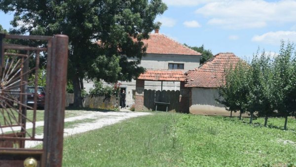ОЧАЈНИ СМО, ШЕСТ СИНОВА ОСТАЛО ЈЕ БЕЗ МАЈКЕ: Туга и неверица у породици преминуле Верке Никић (36) (ФОТО) ОЧАЈНИ СМО, ШЕСТ СИНОВА ОСТАЛО ЈЕ БЕЗ МАЈКЕ: Туга и неверица у породици преминуле Верке Никић (36) (ФОТО)