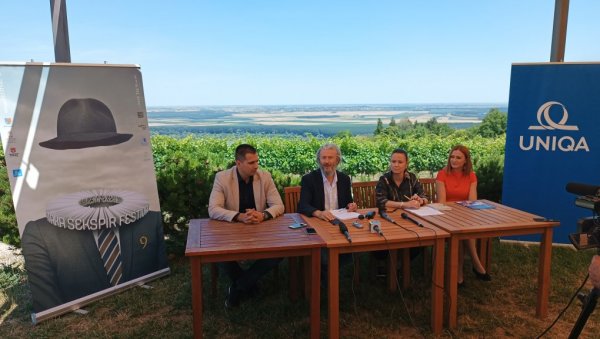 ХАМЛЕТ БЕЗ ИЈЕДНЕ РЕЧИ: Најављено девето издање популарног међународног позоришног Шекспир фестивала у Чортановцима ХАМЛЕТ БЕЗ ИЈЕДНЕ РЕЧИ: Најављено девето издање популарног међународног позоришног Шекспир фестивала у Чортановцима