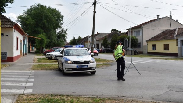 ЗАВРШЕНА АКЦИЈА ПОЈАЧАНЕ КОНТРОЛЕ КАМИОНА И АУТОБУСА: За волан сео 21 пијан и дрогиран возач ЗАВРШЕНА АКЦИЈА ПОЈАЧАНЕ КОНТРОЛЕ КАМИОНА И АУТОБУСА: За волан сео 21 пијан и дрогиран возач
