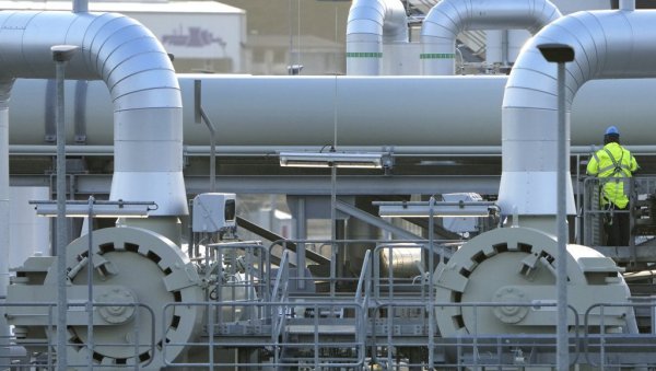 ЗЕЛЕНСКИ ЗАВРНУО СЛАВИНУ: Европа у страху од инфлације и дефицита гаса ЗЕЛЕНСКИ ЗАВРНУО СЛАВИНУ: Европа у страху од инфлације и дефицита гаса