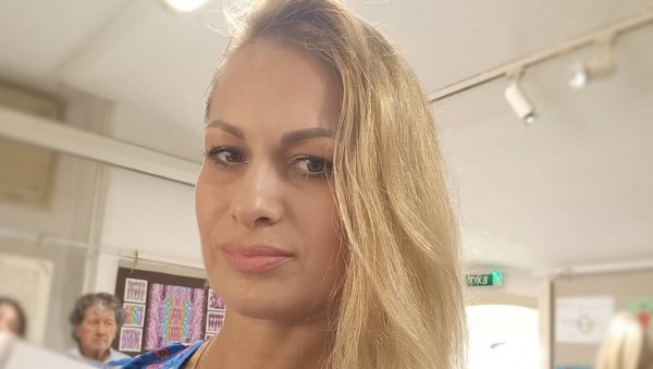 РАДМИЛИНЕ МАЛЕ КИЧИЦЕ НИЖУ НАГРАДЕ: Уметница из Трстеника неуморна у подучавању малишана у сликању РАДМИЛИНЕ МАЛЕ КИЧИЦЕ НИЖУ НАГРАДЕ: Уметница из Трстеника неуморна у подучавању малишана у сликању