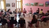 УЧЕ ДА БУДУ ДАМЕ: У селу Станишић крај Сомбора почела јединствена школа за девојчице УЧЕ ДА БУДУ ДАМЕ: У селу Станишић крај Сомбора почела јединствена школа за девојчице