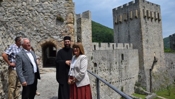 ОБНОВА КУЛТУРНОГ НАСЛЕЂА ПРИОРИТЕТ: Маја Гојковић посетила манастир Манасију у Деспотовцу ОБНОВА КУЛТУРНОГ НАСЛЕЂА ПРИОРИТЕТ: Маја Гојковић посетила манастир Манасију у Деспотовцу