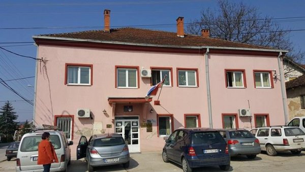 ВЛАСНИК ПРЕСУДОМ ДОБИЈЕ 500 ДИНАРА, А АДВОКАТ 100.000: Приправници убеђују људе да туже. Ниш изгубио 1.300 поступака ВЛАСНИК ПРЕСУДОМ ДОБИЈЕ 500 ДИНАРА, А АДВОКАТ 100.000: Приправници убеђују људе да туже. Ниш изгубио 1.300 поступака