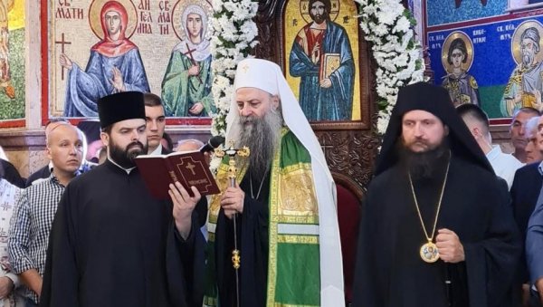 „ХВАЛА ВАМ ШТО ЖИВИТЕ ПРАВОСЛАВНОМ ВЕРОМ“: Патријарх Порфирије посетио Мркоњић Град (ВИДЕО) „ХВАЛА ВАМ ШТО ЖИВИТЕ ПРАВОСЛАВНОМ ВЕРОМ“: Патријарх Порфирије посетио Мркоњић Град (ВИДЕО)