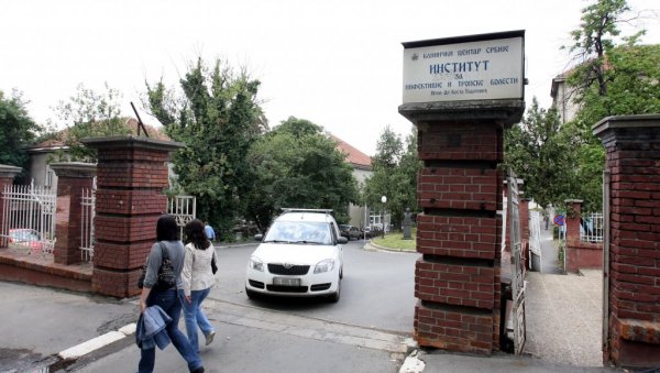 ОГЛАСИЛИ СЕ ИЗ УКЦС: На Инфективној клиници зид се срушио услед невремена, нема повређених ОГЛАСИЛИ СЕ ИЗ УКЦС: На Инфективној клиници зид се срушио услед невремена, нема повређених