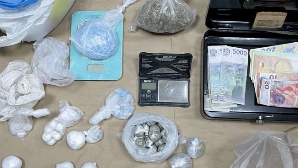 ПРОНАЂЕНО ПРЕКО ЧЕТИРИ КИЛОГРАМА НАРКОТИКА: Ухапшен мушкарац из Зрењанина ПРОНАЂЕНО ПРЕКО ЧЕТИРИ КИЛОГРАМА НАРКОТИКА: Ухапшен мушкарац из Зрењанина