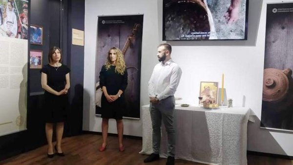 БЛАГО СРБИЈЕ НА УНЕСКОВОЈ ЛИСТИ: Изложба Етнографског музеја о нематеријалном културном наслеђу у Параћину (ФОТО) БЛАГО СРБИЈЕ НА УНЕСКОВОЈ ЛИСТИ: Изложба Етнографског музеја о нематеријалном културном наслеђу у Параћину (ФОТО)