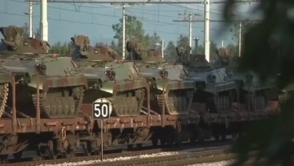 УКРАЈИНЦИМА ОКЛОПЊАЦИ ИЗ ДОБА СФРЈ Словенија шаље 35 возила пешадије БВП М80 у замену за кредит од САД (ВИДЕО) УКРАЈИНЦИМА ОКЛОПЊАЦИ ИЗ ДОБА СФРЈ Словенија шаље 35 возила пешадије БВП М80 у замену за кредит од САД (ВИДЕО)