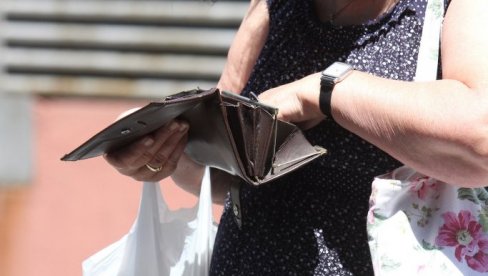 ZABORAVITE NA BESPARICU: Stavite ovo u novčanik i novac će se slivati sa svih strana