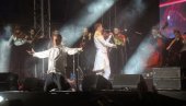 РОК ЕЛ КЛАСИКО ЛУДИЛО НА ТАШУ: Концерт Стефана Миленковића и Нелета Карајлића, виртуоз на виолини и запевао (ФОТО) РОК ЕЛ КЛАСИКО ЛУДИЛО НА ТАШУ: Концерт Стефана Миленковића и Нелета Карајлића, виртуоз на виолини и запевао (ФОТО)