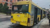 ZAPALIO SE AUTOBUS GSP-A U JOVANKE RADAKOVIĆ: Japancu na liniji 27 goreo motor ZAPALIO SE AUTOBUS GSP-A U JOVANKE RADAKOVIĆ: Japancu na liniji 27 goreo motor