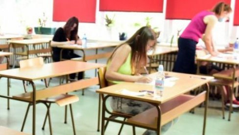SVI BEŽE OD ZANATA: Počeo upis u srednje škole širom Republike Srpske za 10.041 učenika SVI BEŽE OD ZANATA: Počeo upis u srednje škole širom Republike Srpske za 10.041 učenika