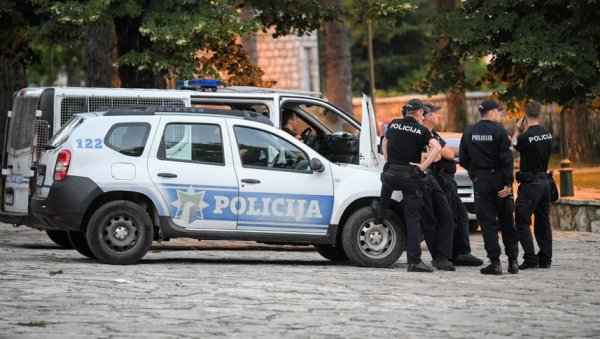 ЛИСИЦЕ ТРОЈИЦИ ШКАЉАРАЦА: Акција црногорске полиције на приморју ЛИСИЦЕ ТРОЈИЦИ ШКАЉАРАЦА: Акција црногорске полиције на приморју