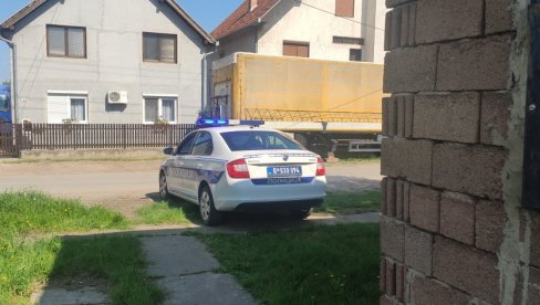 ПРОНАШЛИ МУ ШЕСТ ПАКЕТИЋА ДРОГЕ: Ухапшен мушкарац у Зрењанину ПРОНАШЛИ МУ ШЕСТ ПАКЕТИЋА ДРОГЕ: Ухапшен мушкарац у Зрењанину