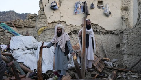 НАЈМАЊЕ 120 МРТВИХ, 1.000 ПОВРЕЂЕНИХ: Црна статистика након разорног земљотреса у Авганистану