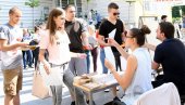 БРУЦОШИ ДОБИЛИ КЉУЧЕВЕ ОД СОБА: Почиње школска година на универзитету у Београду БРУЦОШИ ДОБИЛИ КЉУЧЕВЕ ОД СОБА: Почиње школска година на универзитету у Београду