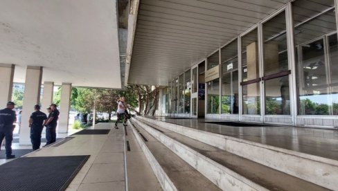 VOZAČIMA ZBOG PARA GLEDALI KROZ PRSTE: U Kraljevu policajci uhapšeni zbog primanja mita