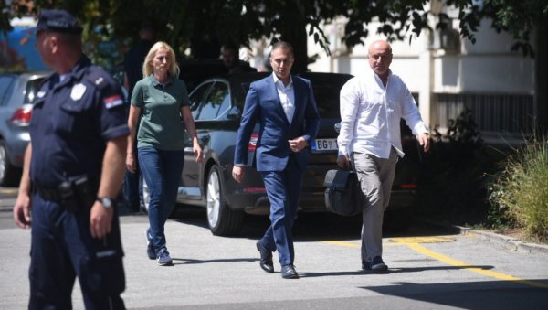 САСЛУШАВАН СКОРО ТРИ САТА: Ево шта је рекао Небојша Стефановић после давања изјаве у СУК САСЛУШАВАН СКОРО ТРИ САТА: Ево шта је рекао Небојша Стефановић после давања изјаве у СУК