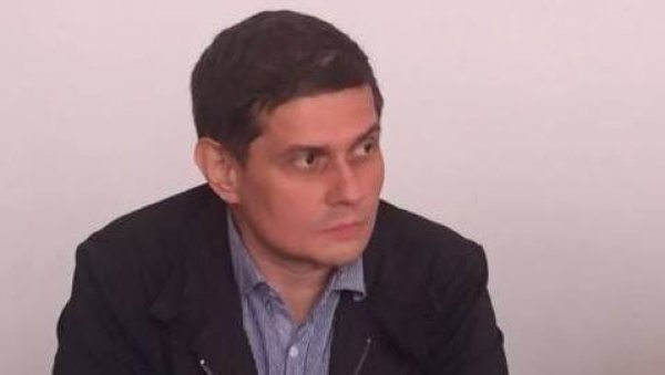 КО РАЗУМЕ, ЈАВИЋЕ СЕ: Вршчанин Дејан Максимовић сакупио више од стотину потпуно неразумљивих кућних огласа, од 1987. до 1996. КО РАЗУМЕ, ЈАВИЋЕ СЕ: Вршчанин Дејан Максимовић сакупио више од стотину потпуно неразумљивих кућних огласа, од 1987. до 1996.