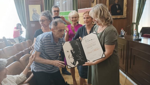 ТРАЈНИ ПЕЧАТ У ИСТОРИЈИ НАШЕ КУЛТУРЕ: Давиду Албахарију уручена међународна награда Александар Тишма ТРАЈНИ ПЕЧАТ У ИСТОРИЈИ НАШЕ КУЛТУРЕ: Давиду Албахарију уручена међународна награда Александар Тишма