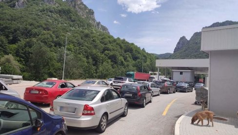 PO INTERPOLOVOJ POTERNICI: Na graničnom prelazu Dobrakovo uhapšen državljanin Srbije PO INTERPOLOVOJ POTERNICI: Na graničnom prelazu Dobrakovo uhapšen državljanin Srbije