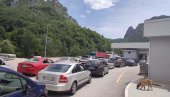 ГРАНИЧНИ ПРЕЛАЗ ДОБРАКОВО Данас велике гужве на граници Србије и Црне Горе ГРАНИЧНИ ПРЕЛАЗ ДОБРАКОВО Данас велике гужве на граници Србије и Црне Горе