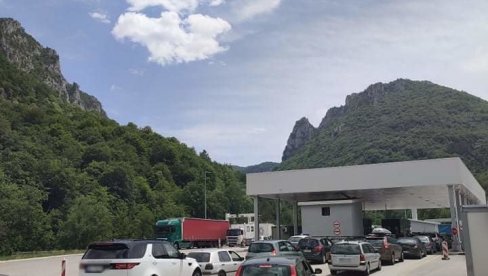 ODUZETA OPREMA ZA KRIPTO RUDARENJE: Na graničnom prelazu Dobrakovo carinici pronašli aparaturu tokom provere vozila kojim je upravljao K. ODUZETA OPREMA ZA KRIPTO RUDARENJE: Na graničnom prelazu Dobrakovo carinici pronašli aparaturu tokom provere vozila kojim je upravljao K.