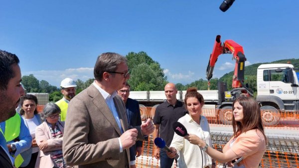 ВУЧИЋ НАЈАВИО ВЕЛИКЕ ПРОЈЕКТЕ: Поносан сам на то колико се Србија променила (ВИДЕО) ВУЧИЋ НАЈАВИО ВЕЛИКЕ ПРОЈЕКТЕ: Поносан сам на то колико се Србија променила (ВИДЕО)