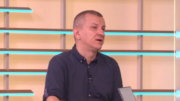 ДРЖАВА ИЗ ТЕШКЕ АРТИЉЕРИЈЕ БРАНИ ЖИВОТНИ СТАНДАРД ГРАЂАНА: Стојаковић о повећању пензија и ваучерима за летовање у Србији ДРЖАВА ИЗ ТЕШКЕ АРТИЉЕРИЈЕ БРАНИ ЖИВОТНИ СТАНДАРД ГРАЂАНА: Стојаковић о повећању пензија и ваучерима за летовање у Србији
