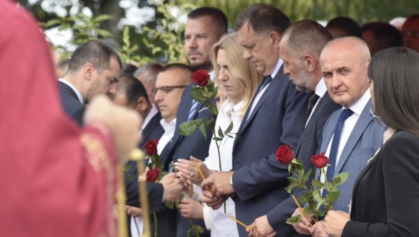 БИТКА КОЈА ЈЕ СРПСКОЈ УТРЛА ПУТ: У Дугој Њиви код Модриче обележено 30 година од пробоја Коридора живота 1992. године БИТКА КОЈА ЈЕ СРПСКОЈ УТРЛА ПУТ: У Дугој Њиви код Модриче обележено 30 година од пробоја Коридора живота 1992. године