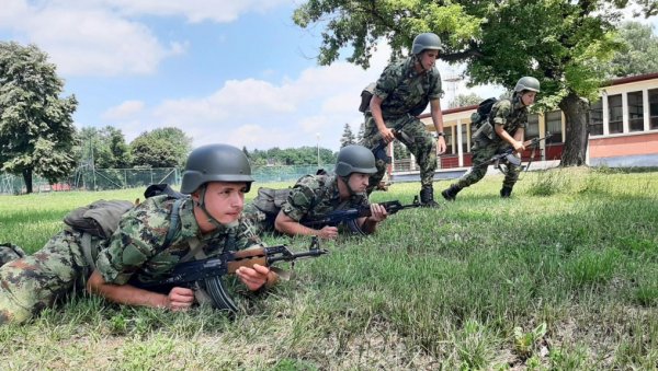 ОДБРАНУ ЈАЧА 100 ПОДОФИЦИРА: Истиче рок за пријављивање заинтересованих да граде каријеру у Војсци Србије ОДБРАНУ ЈАЧА 100 ПОДОФИЦИРА: Истиче рок за пријављивање заинтересованих да граде каријеру у Војсци Србије