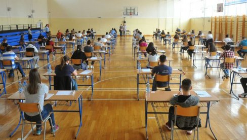 SRPSKI POLAGALA 164 OSMAKA: Sutra test iz matematike, u petak iz predmeta po izboru