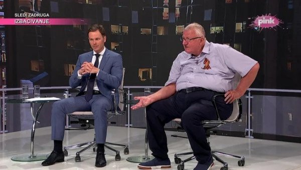 СИНИША МАЛИ, ШЕШЕЉ И УЉАРЕВИЋ У ХИТ ТВИТУ: Пријава за ваучере преко Пошта Србије СИНИША МАЛИ, ШЕШЕЉ И УЉАРЕВИЋ У ХИТ ТВИТУ: Пријава за ваучере преко Пошта Србије