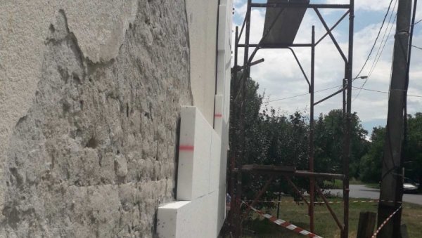 ФАСАДА ИХ КОШТА ВИШЕ НЕГО ДУПЛО: С изгубљеном сумом радови ће изаћи на 1.250 евра по стану (ФОТО) ФАСАДА ИХ КОШТА ВИШЕ НЕГО ДУПЛО: С изгубљеном сумом радови ће изаћи на 1.250 евра по стану (ФОТО)