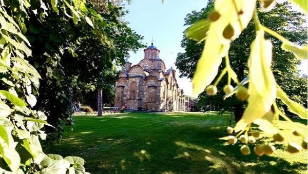 ГРАЧАНИЦЕ, КАД БАР НЕ БИ БИЛА ОД КАМЕНА... Патријарх после служења литургије на Инстаграму поделио песму Десанке Максимовић ГРАЧАНИЦЕ, КАД БАР НЕ БИ БИЛА ОД КАМЕНА... Патријарх после служења литургије на Инстаграму поделио песму Десанке Максимовић