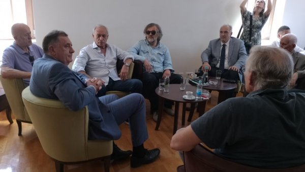 ОБЕЛЕЖАВАЊЕ ВИДОВДАНА У АНДРИЋГРАДУ: Одржан округли сто Русија и Европа (ФОТО) ОБЕЛЕЖАВАЊЕ ВИДОВДАНА У АНДРИЋГРАДУ: Одржан округли сто Русија и Европа (ФОТО)