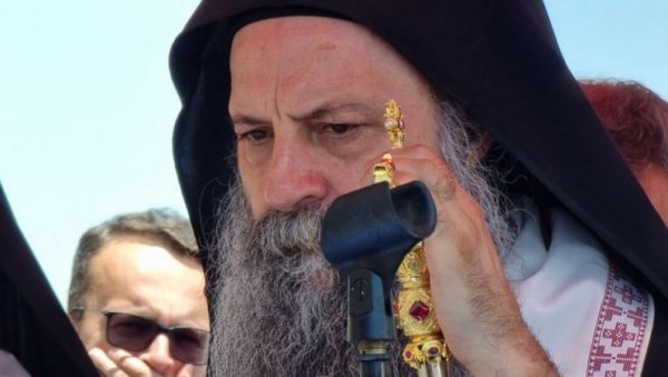 КУРТИ ПОСТАВИО УЛТИМАТУМ ПАТРИЈАРХУ ЗА УЛАЗАК НА КИМ: Тражи да Порфирије осуди барикаде па да га пусти на Косово (ФОТО) КУРТИ ПОСТАВИО УЛТИМАТУМ ПАТРИЈАРХУ ЗА УЛАЗАК НА КИМ: Тражи да Порфирије осуди барикаде па да га пусти на Косово (ФОТО)