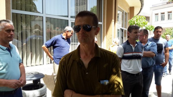 БЛОКАДА ОДГОВОР НА ИГНОРИСАЊЕ: Протест бивших радника Вектре Јакић БЛОКАДА ОДГОВОР НА ИГНОРИСАЊЕ: Протест бивших радника Вектре Јакић