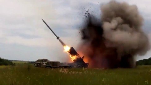 RUSKI ODGOVOR NA HIMARS: Višecevni lanser raketa tornado-s dometa od 200 km (VIDEO) RUSKI ODGOVOR NA HIMARS: Višecevni lanser raketa tornado-s dometa od 200 km (VIDEO)