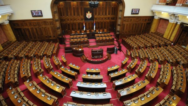 БИРАЈУ НОВИ ЦЕНЗУС ДОК СЕ ГЛАСОВИ БРОЈЕ: Поједини политичари траже да се изборни праг врати на пет одсто БИРАЈУ НОВИ ЦЕНЗУС ДОК СЕ ГЛАСОВИ БРОЈЕ: Поједини политичари траже да се изборни праг врати на пет одсто