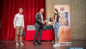 VIDOVDANSKA AKADEMIJA U ZRENJANINU: Priznanja učenicima generacije VIDOVDANSKA AKADEMIJA U ZRENJANINU: Priznanja učenicima generacije