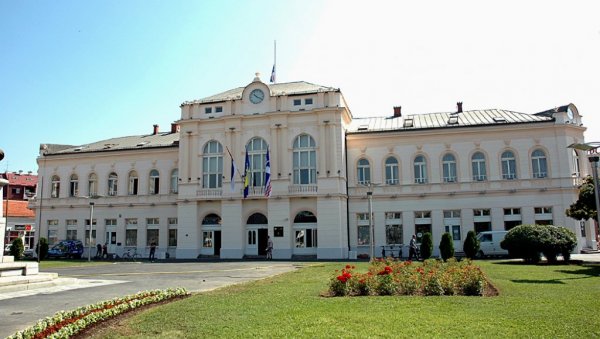 МЛИНАРИМА СКУПО 82 ФЕНИНГА: Из Бијељине упућен позив премијеру и министрима на хитан састанак због усаглашавања цене пшенице МЛИНАРИМА СКУПО 82 ФЕНИНГА: Из Бијељине упућен позив премијеру и министрима на хитан састанак због усаглашавања цене пшенице