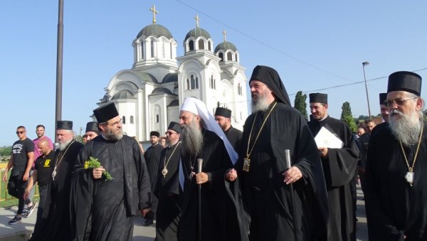 ТРИ ЈУБИЛЕЈА СВЕТОГ НИКОЛАЈА Патријарх српски Порфирије јуче у Ваљеву (ФОТО)