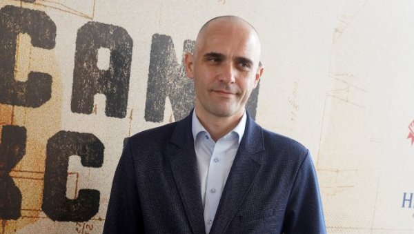 АНТИТАЛЕНТИ У СОМБОРУ: Раша Буквић први филм снима у најлепшој вароши АНТИТАЛЕНТИ У СОМБОРУ: Раша Буквић први филм снима у најлепшој вароши