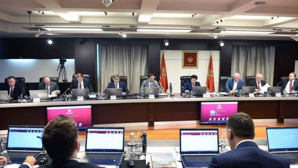 ПРЕТЕ РУШЕЊЕМ ВЛАДЕ ЗБОГ СПОРАЗУМА СА СПЦ: Незадовољство међу противницима Темељног уговора због усаглашења споразума ПРЕТЕ РУШЕЊЕМ ВЛАДЕ ЗБОГ СПОРАЗУМА СА СПЦ: Незадовољство међу противницима Темељног уговора због усаглашења споразума