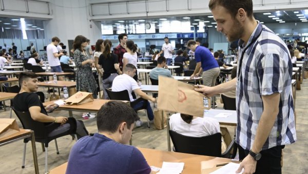 НА БУЏЕТУ 23.000 БРУЦОША: Седам државних универзитета предложило квоте за упис, чека се одлука Владе Србије НА БУЏЕТУ 23.000 БРУЦОША: Седам државних универзитета предложило квоте за упис, чека се одлука Владе Србије